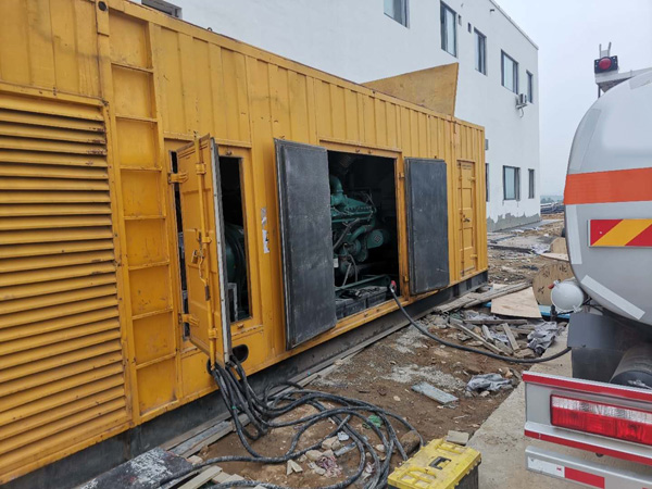 沙湾如何在发电机出租合同中约定设备的维修和保养责任？