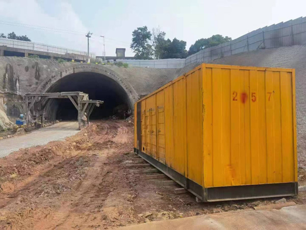 沙湾发电机出租自启装置的工作原理是什么？